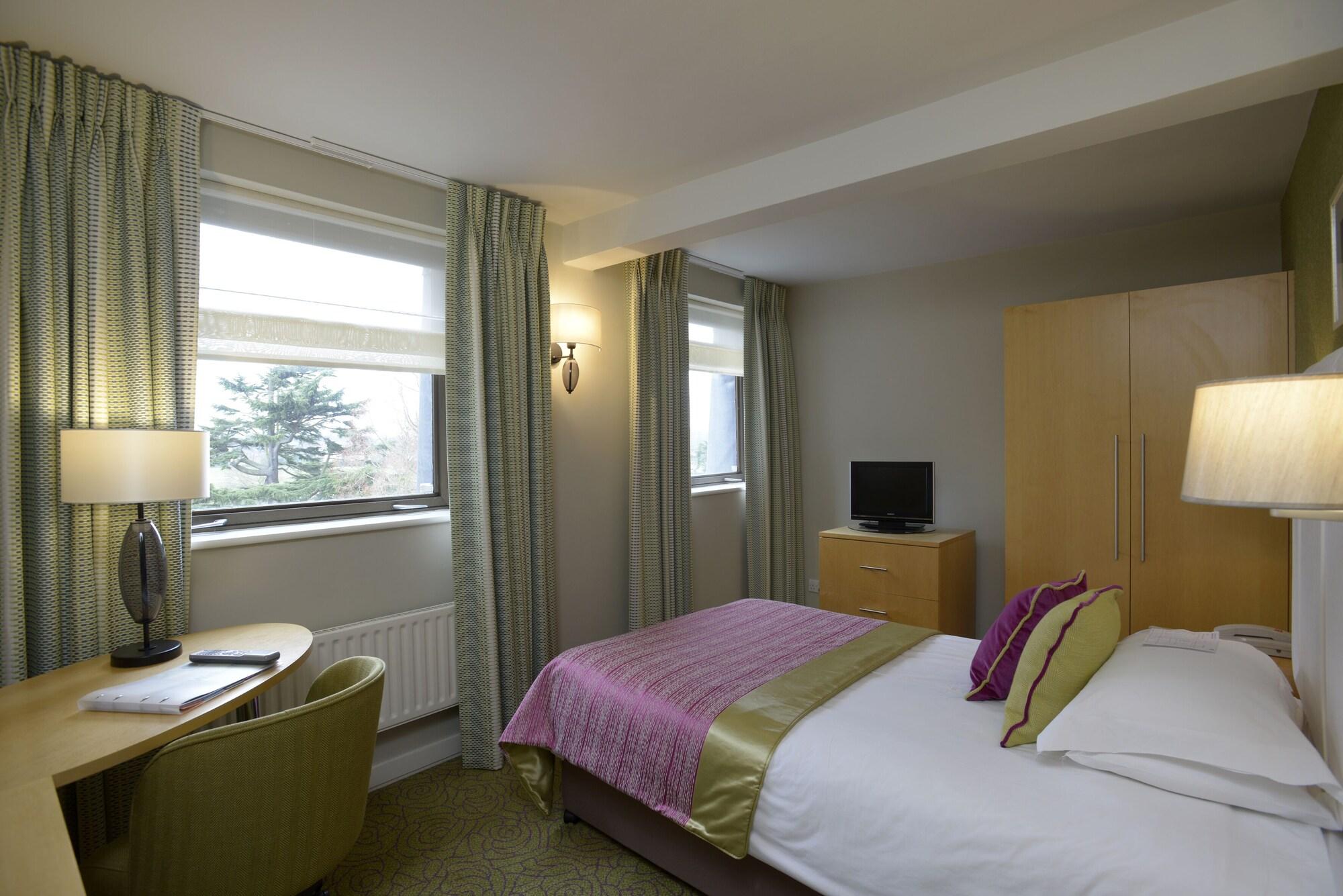 Lensbury 4* Teddington