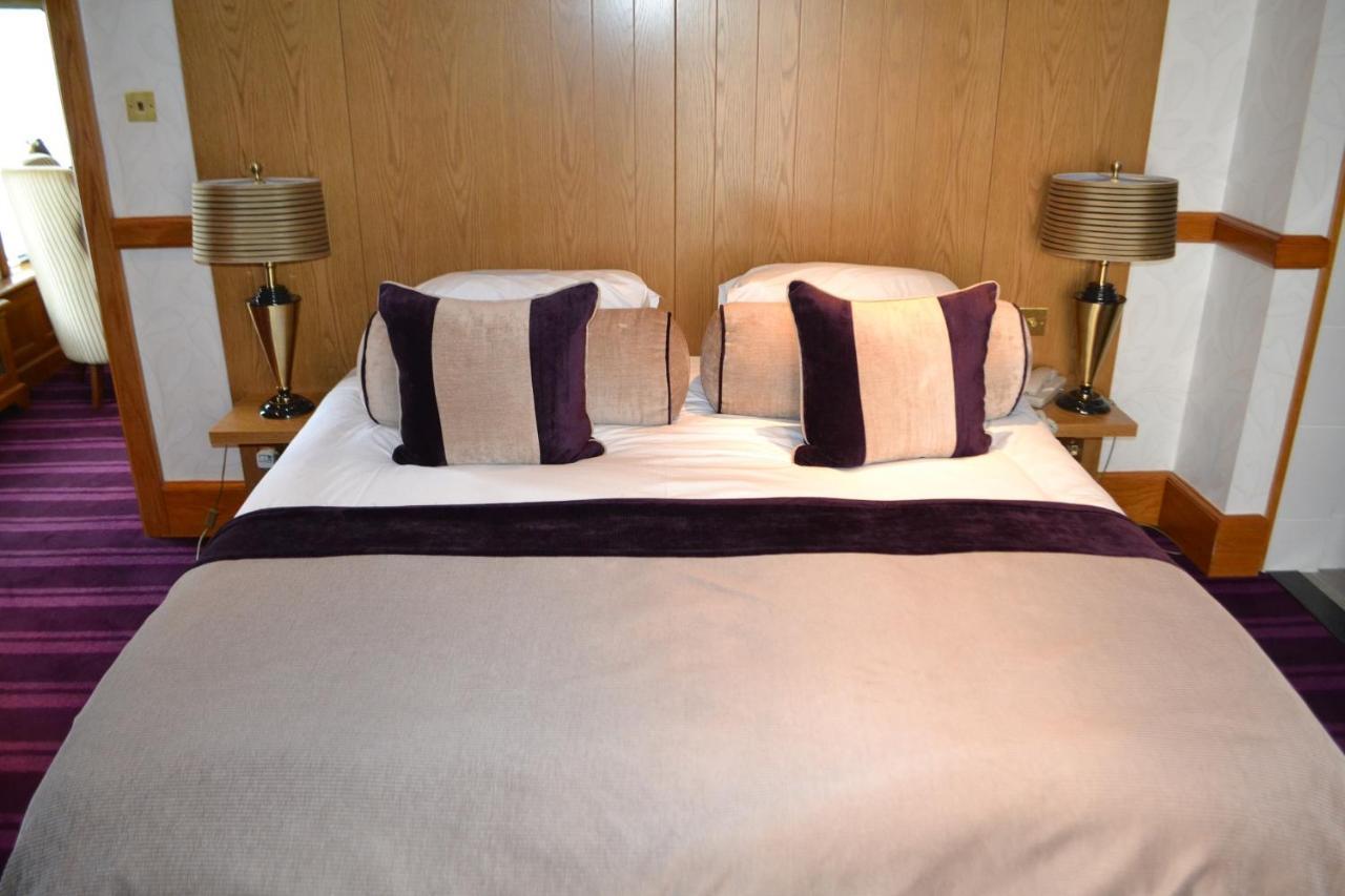Lensbury 4*