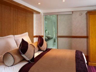 Lensbury 4*